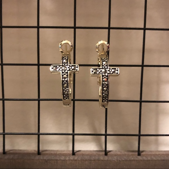 ⭐️BOGO⭐️ Stunning Cross Earrings - Picture 2 of 2